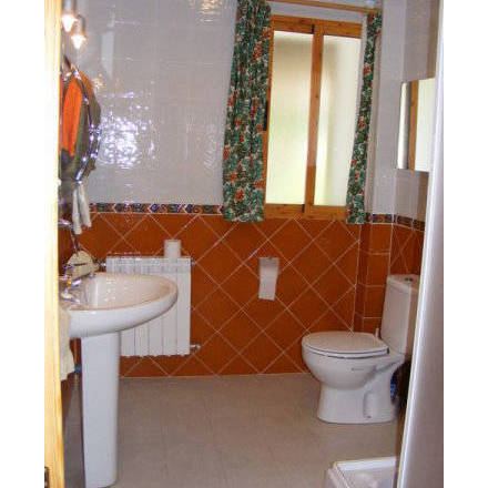 bathroom / cuarto de baño