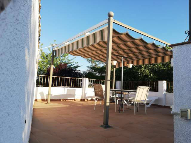 A shaded area / Un poco de sombra en la terraza