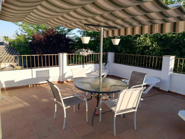 Late afternoon on the sun terrace / La terraza por la tarde