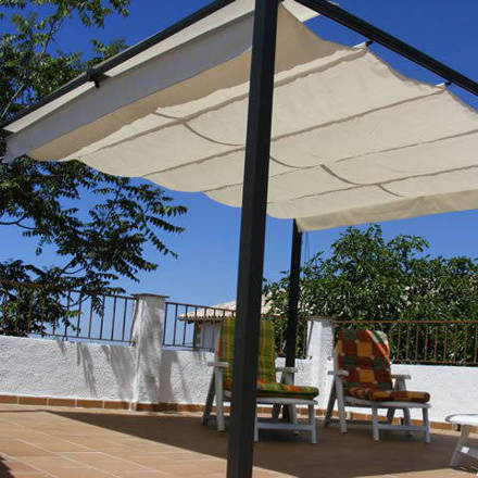 Shaded area on the terrace / Toldo en la terraza