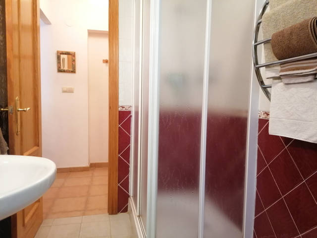 El Almendro bathroom en-suite / El Almendro cuarto de baño en suite