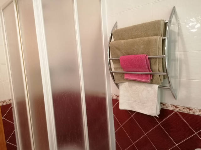 El Almendro bathroom en suite / El Almendro cuarto de baño en suite