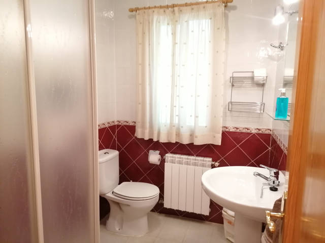 El Almendro bathroom en-suite / El Almendro cuarto de baño en suite