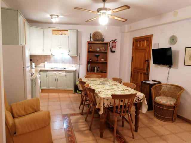 dining area + kictchen / comedor y cocina