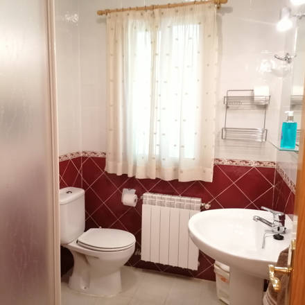El Almendro bathroom en-suite / El Almendro cuarto de baño en suite