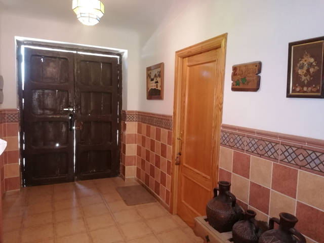 Front Entrance / puerta principal