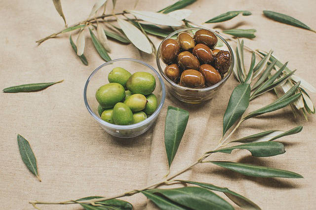 A serving of olives - Image by <a href='https://pixabay.com/users/vagelisdimas-6518988/'>Vagelis Dimas</a> from <a href='https://pixabay.com/'>Pixabay</a>